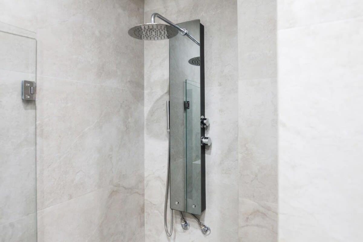Beautiful Elegant Apartment Next To Monastiraki Athen Exterior foto