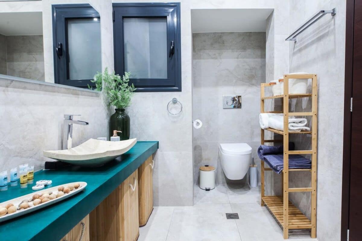 Beautiful Elegant Apartment Next To Monastiraki Athen Exterior foto